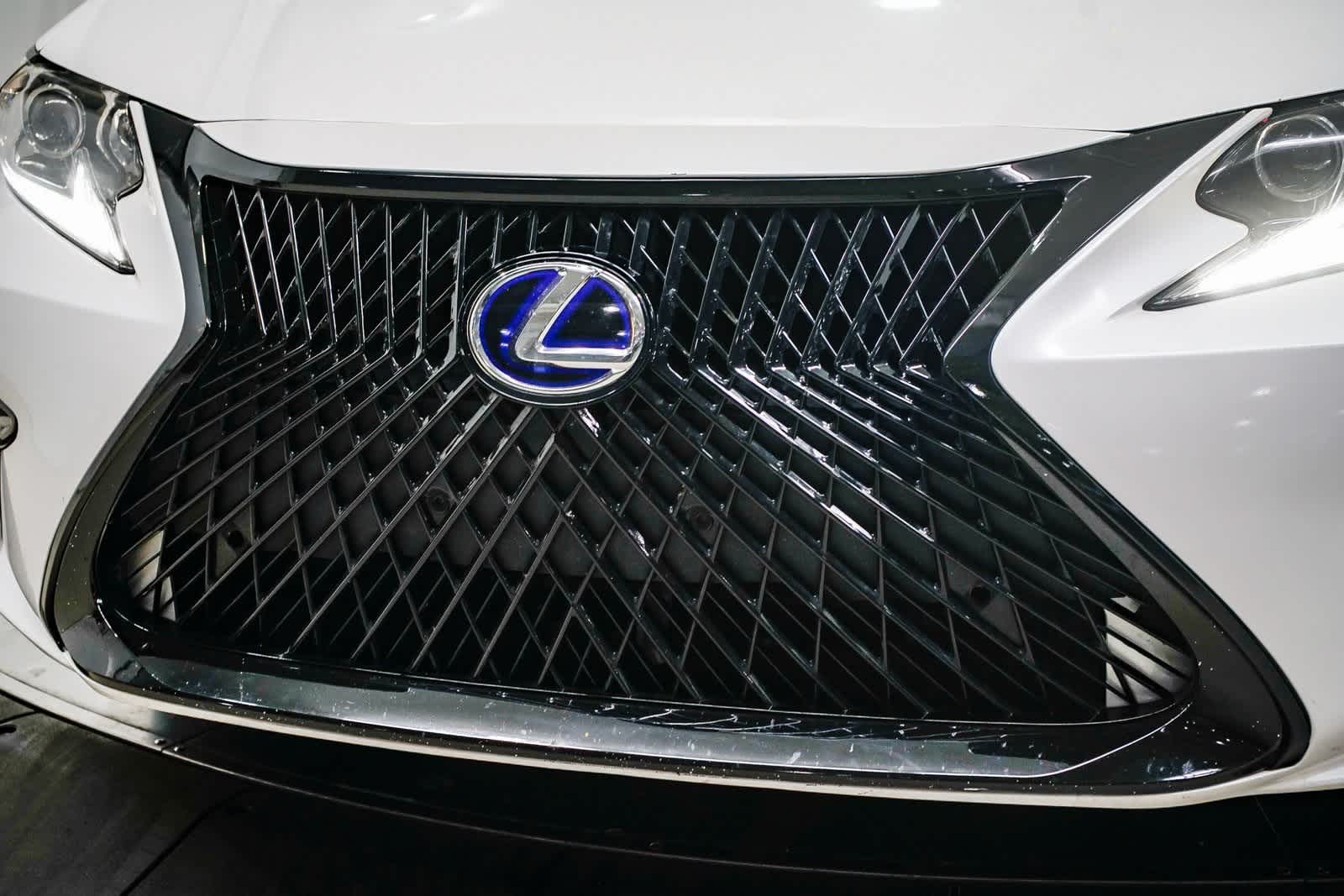 Thumbnail: 2017 Lexus ES - 8