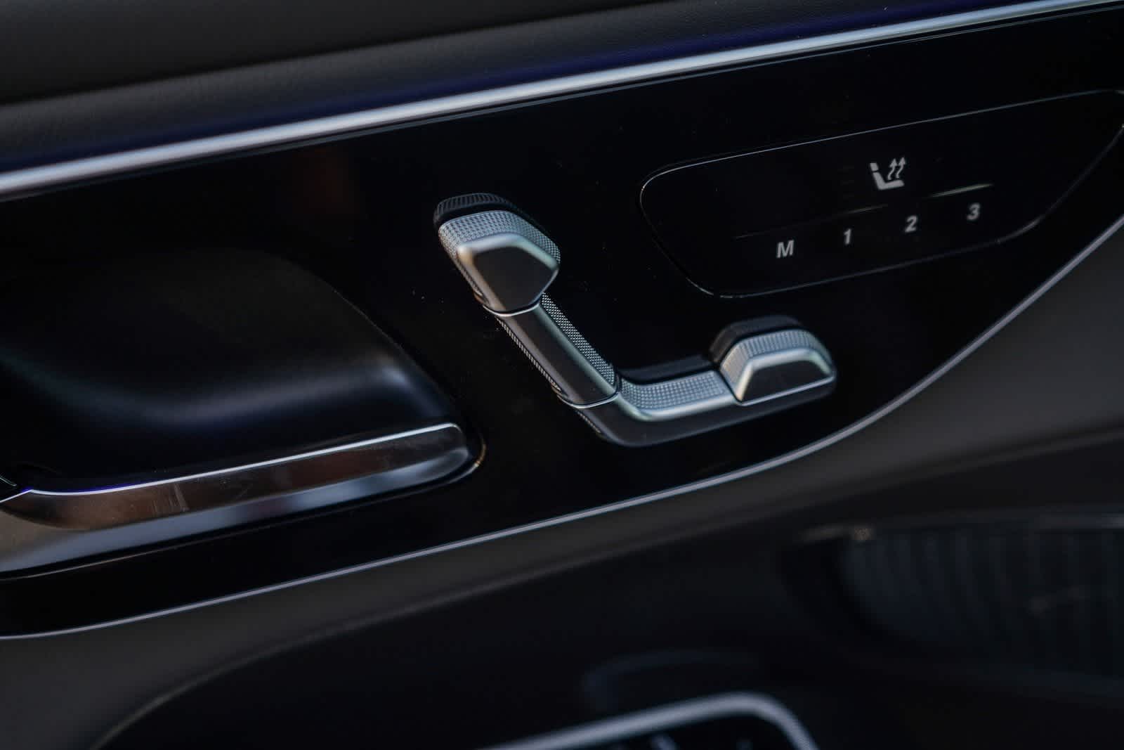 Thumbnail: 2025 Mercedes-Benz GLC - 24