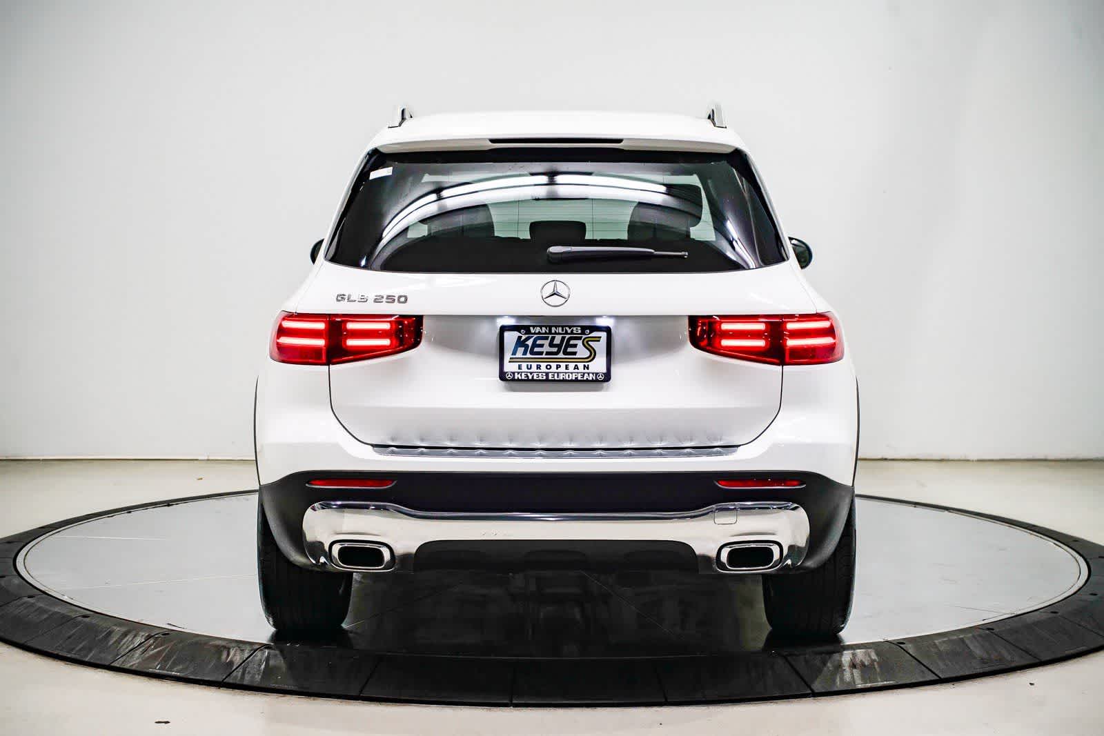 Thumbnail: 2026 Mercedes-Benz GLB - 3