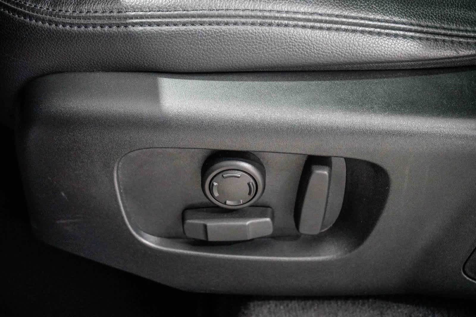 Thumbnail: 2024 Land Rover Range Rover Velar - 20