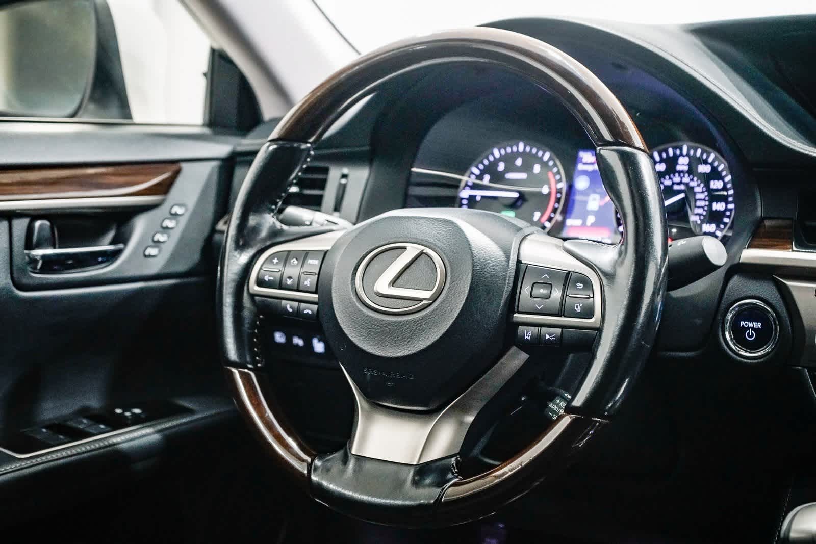 Thumbnail: 2017 Lexus ES - 15