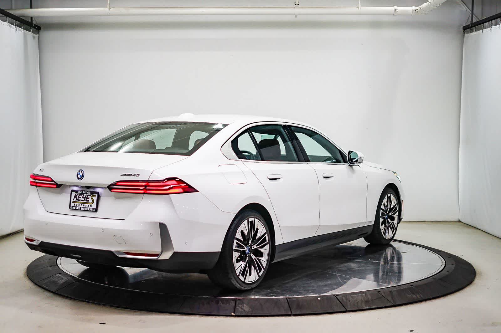 Thumbnail: 2025 BMW i5 - 4
