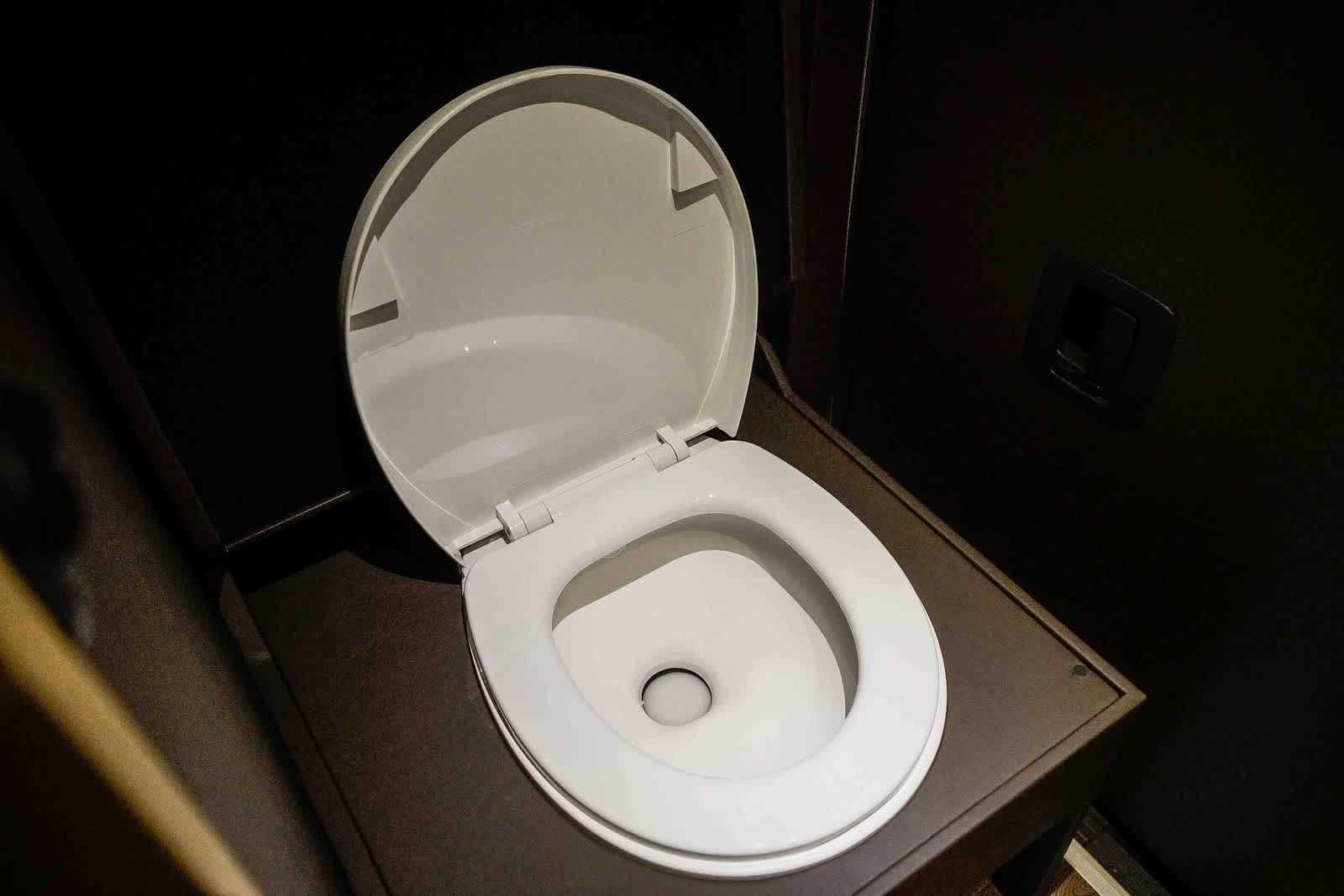 Thumbnail: 2025 Mercedes-Benz Sprinter - 44