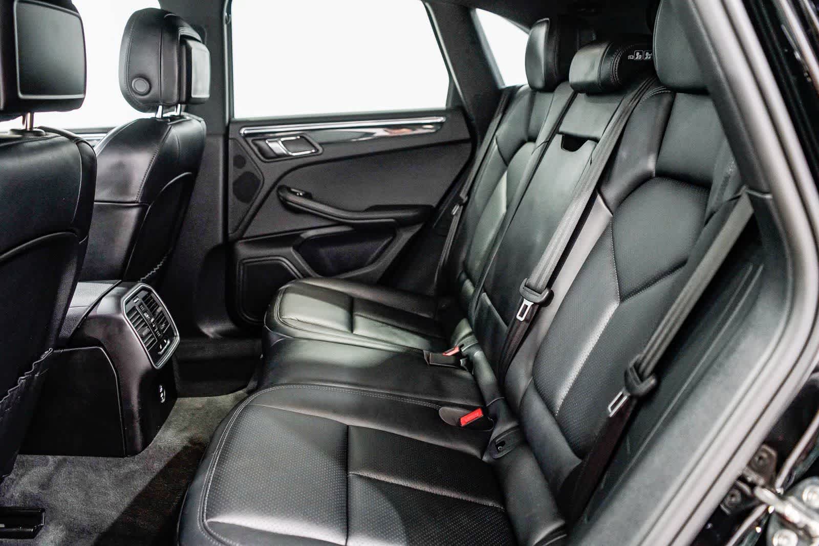 Thumbnail: 2024 Porsche Macan - 18