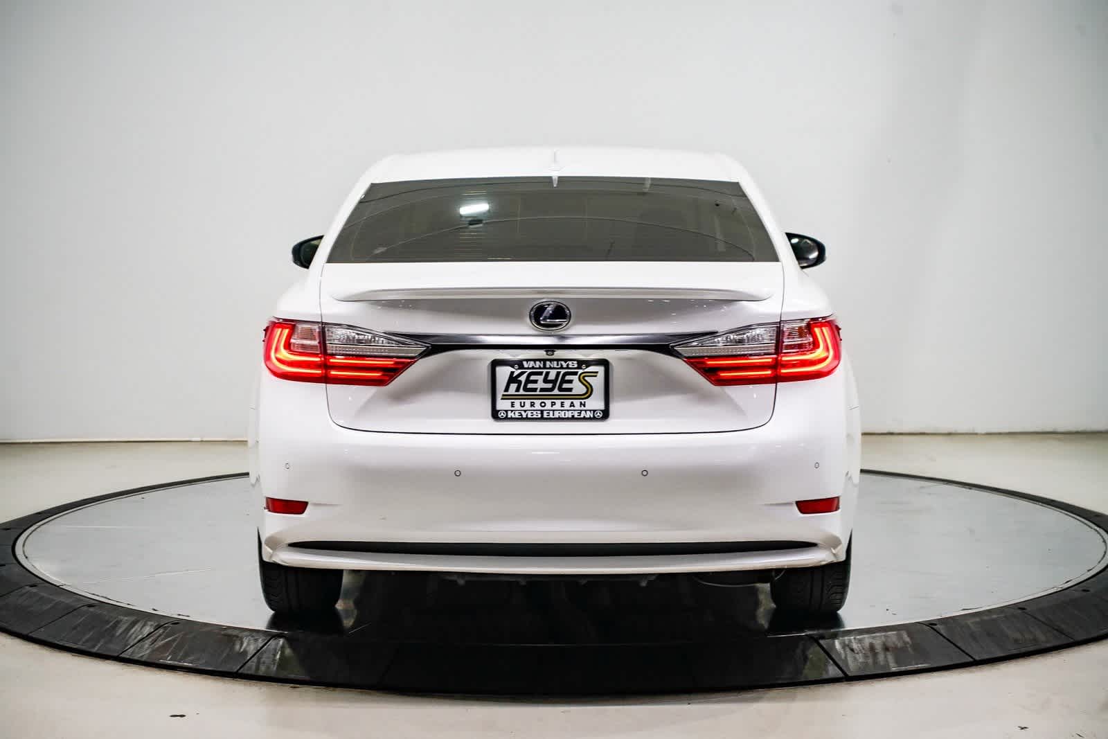 Thumbnail: 2017 Lexus ES - 3