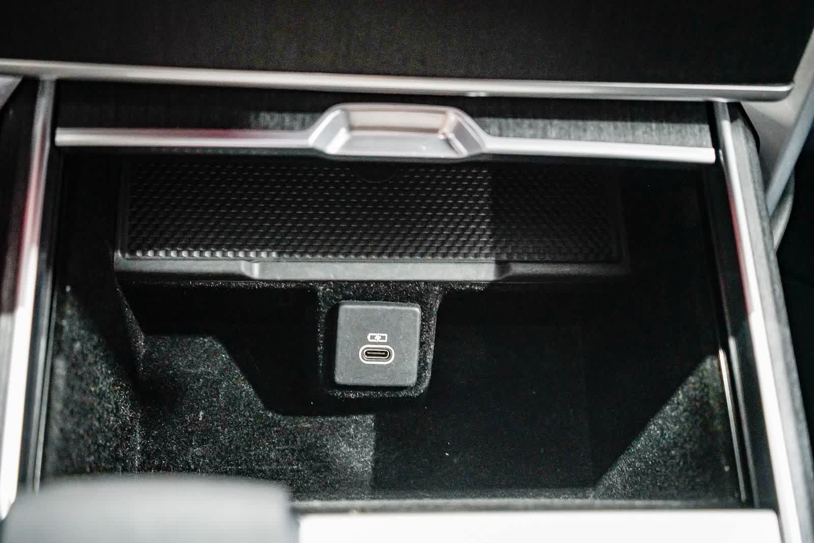 Thumbnail: 2024 Land Rover Range Rover - 22