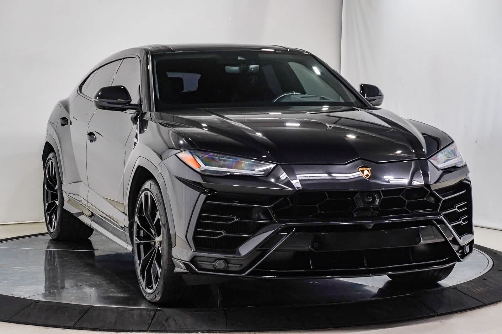 Thumbnail: 2021 Lamborghini Urus - 3