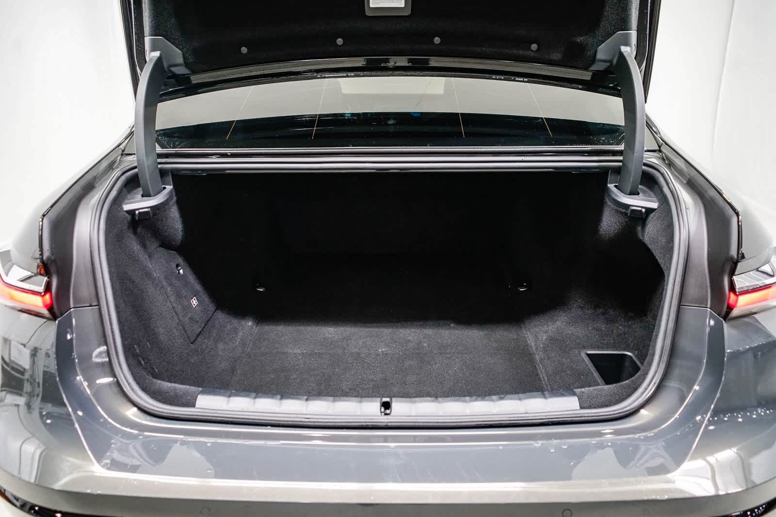 Thumbnail: 2023 BMW i7 - 29