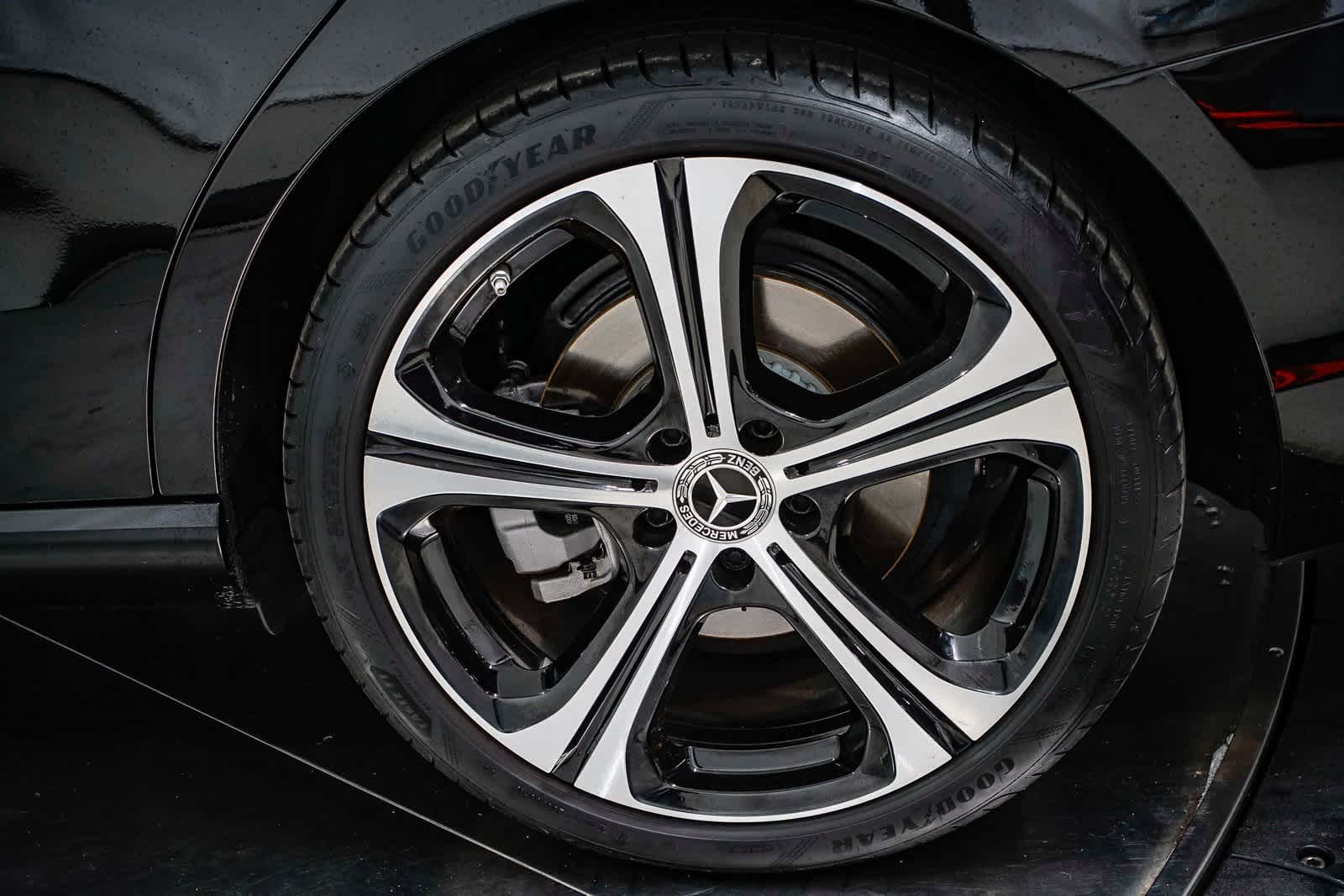 Thumbnail: 2025 Mercedes-Benz C-Class - 10