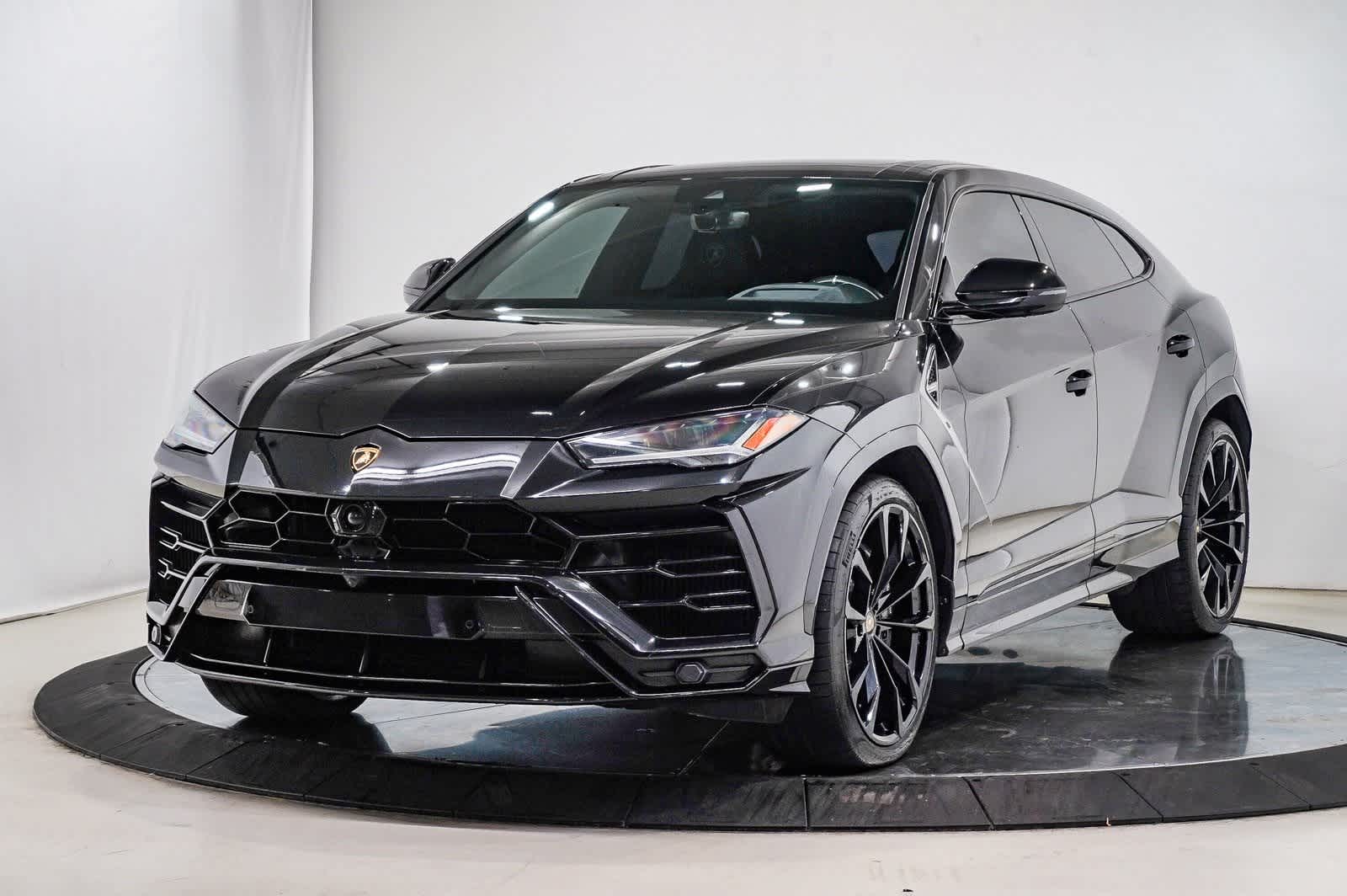 Thumbnail: 2021 Lamborghini Urus - 1
