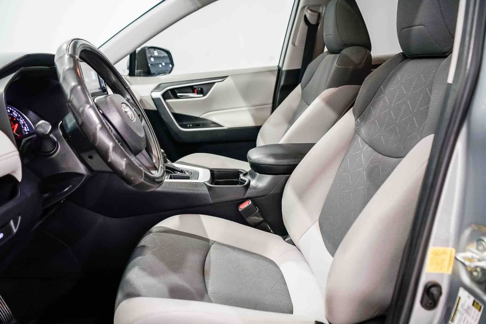 Thumbnail: 2019 Toyota RAV4 - 17