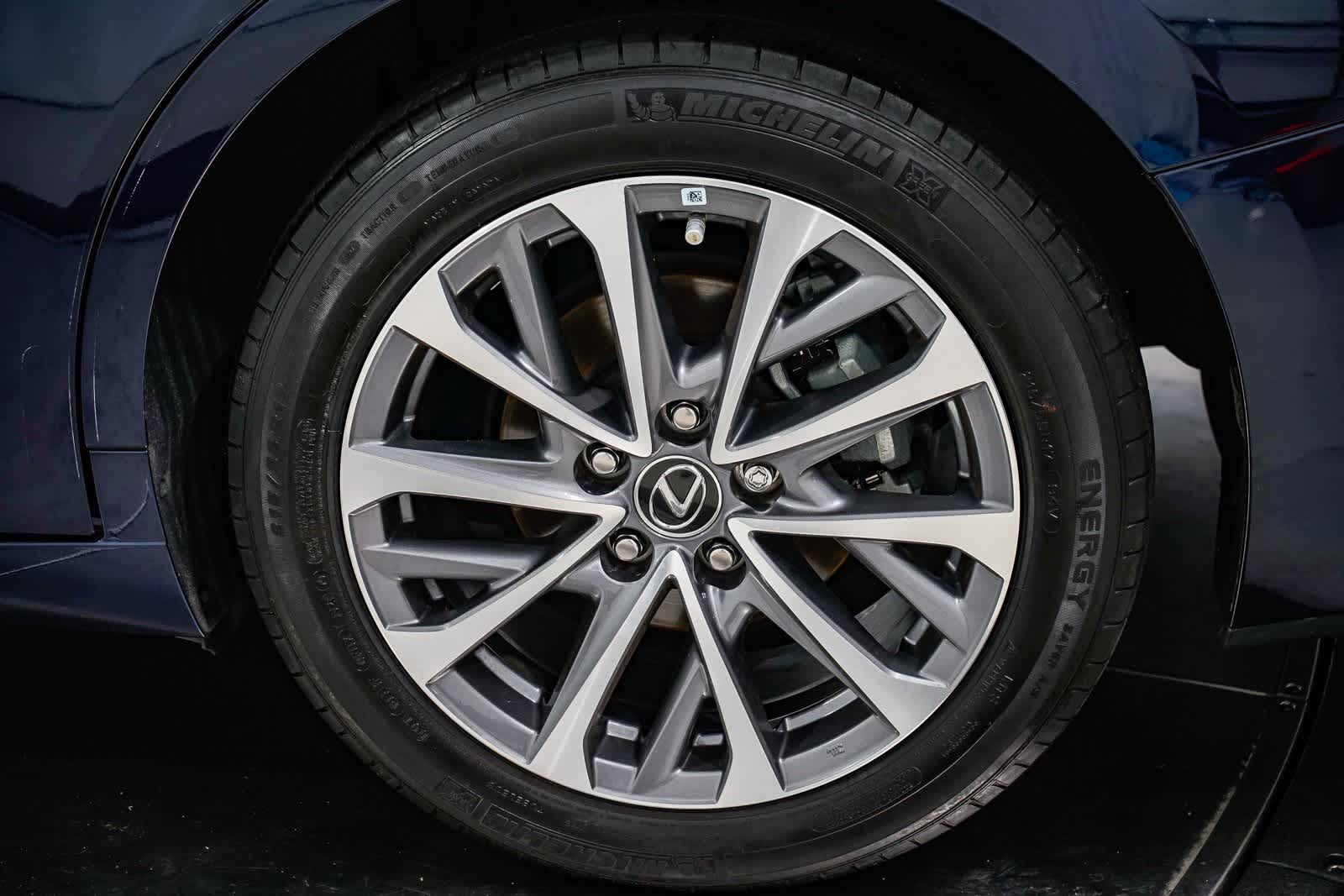 Thumbnail: 2022 Lexus ES - 10