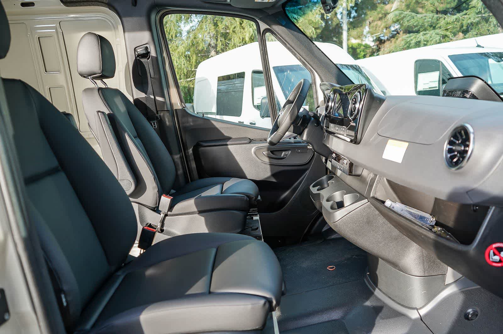 Thumbnail: 2026 Mercedes-Benz Sprinter - 16