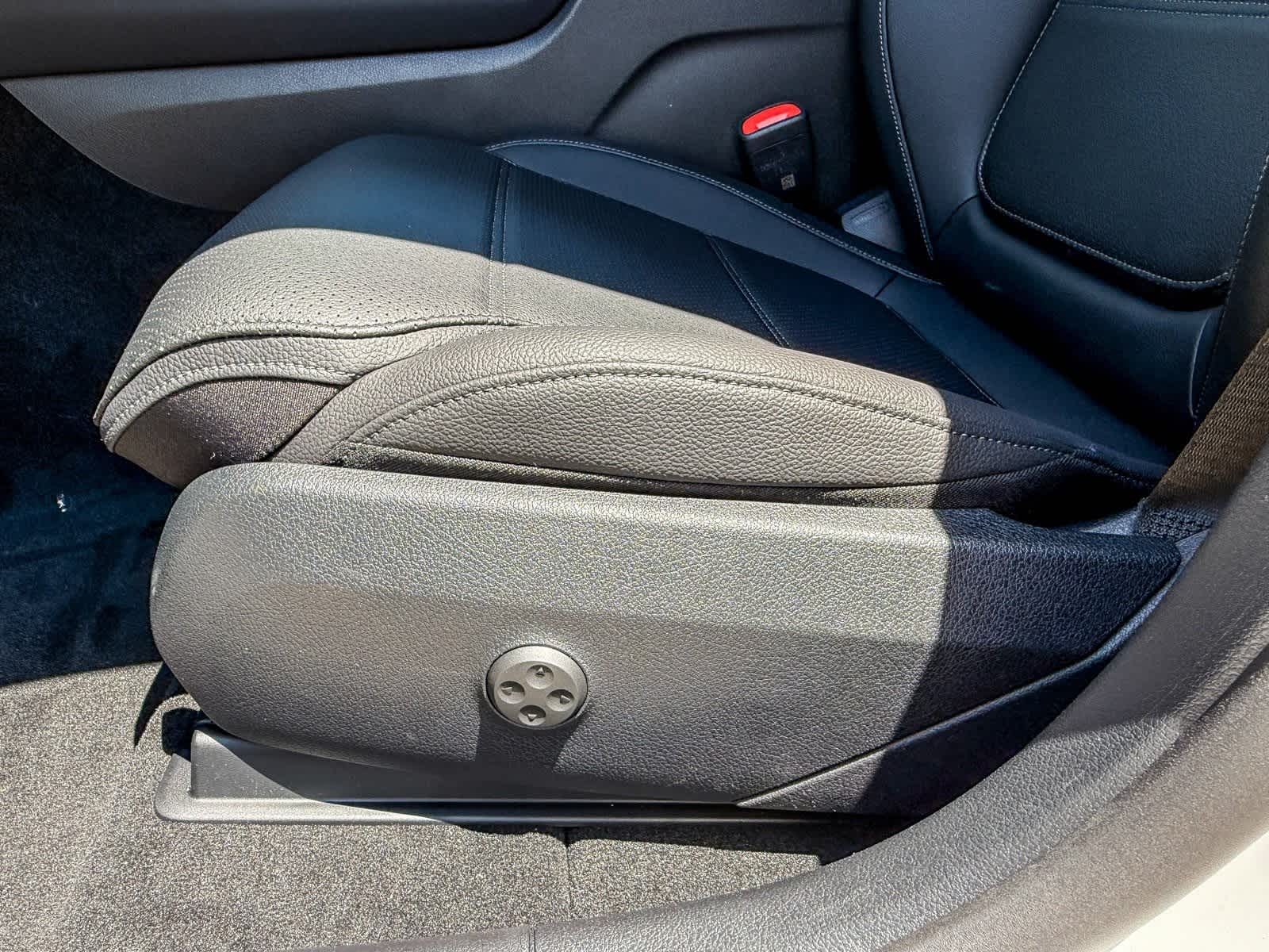 Thumbnail: 2025 Mercedes-Benz GLC - 16