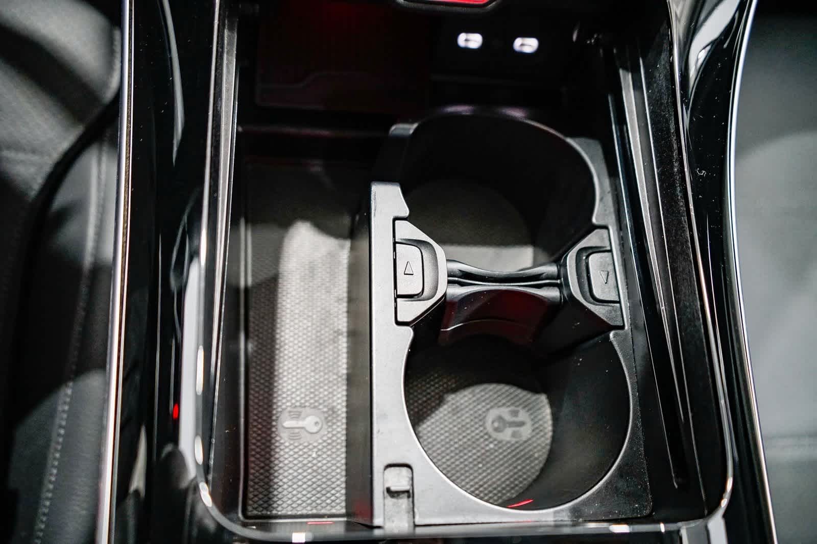 Thumbnail: 2025 Mercedes-Benz C-Class - 22