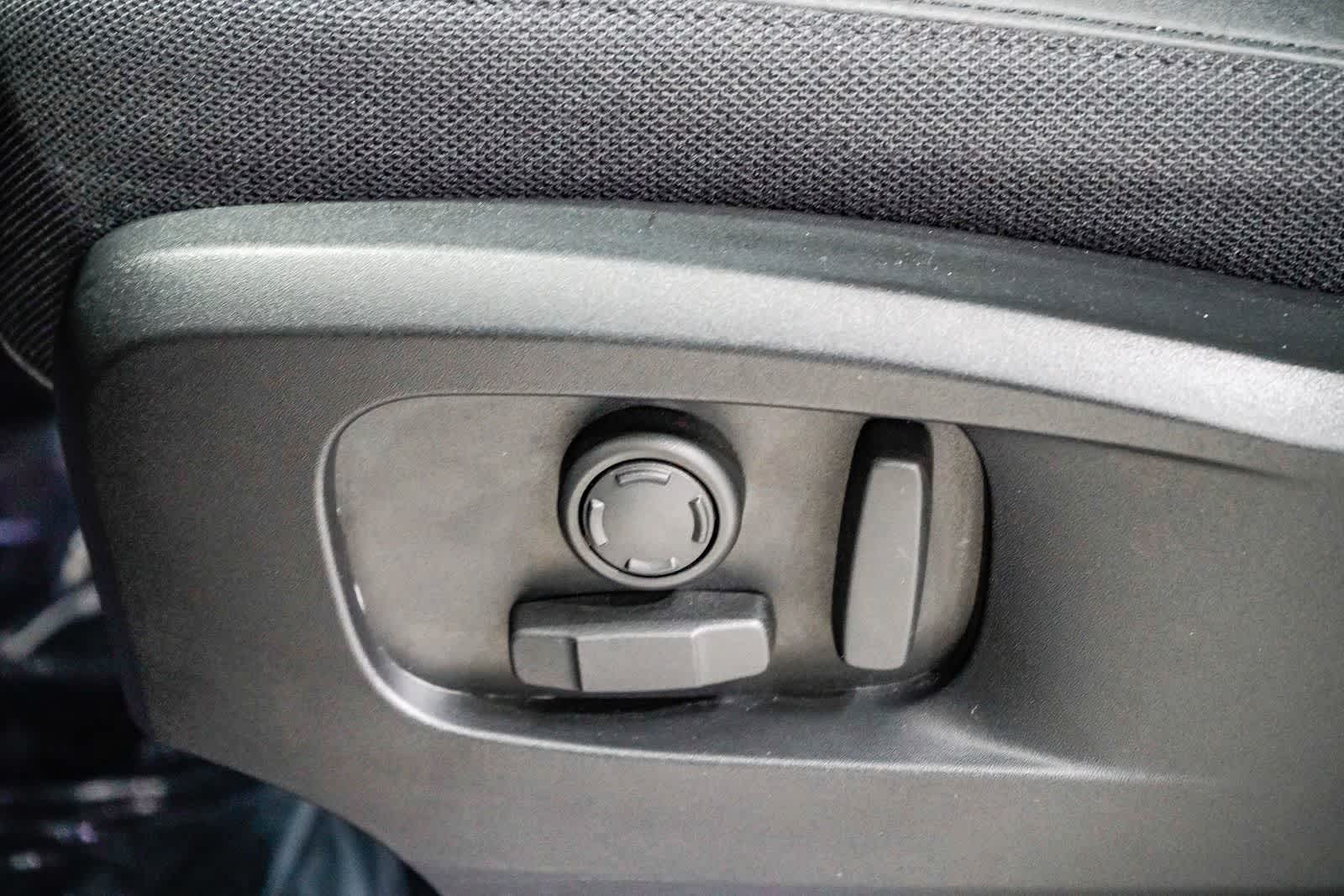 Thumbnail: 2022 Land Rover Defender - 21