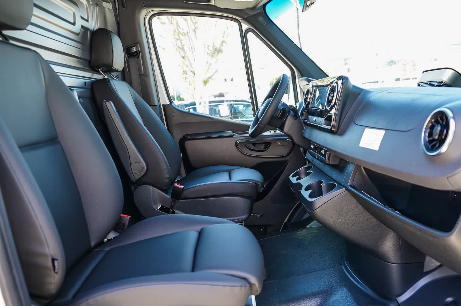Thumbnail: 2026 Mercedes-Benz Sprinter - 15