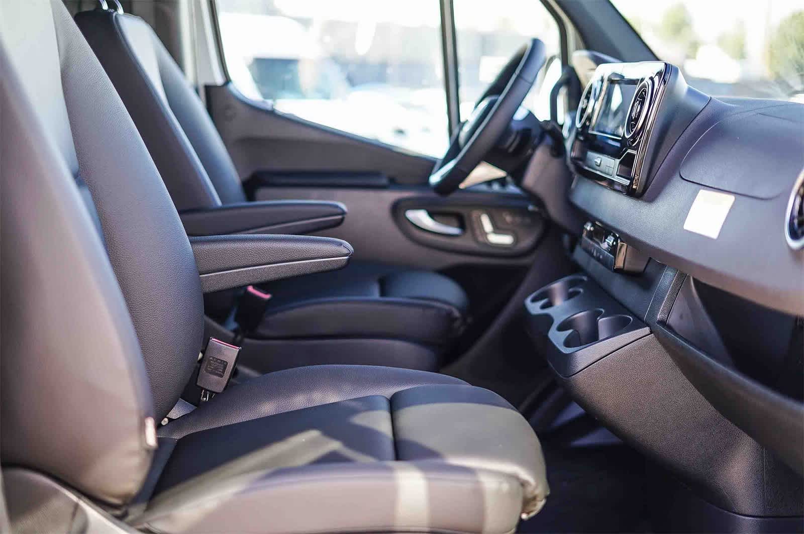 Thumbnail: 2026 Mercedes-Benz Sprinter - 21