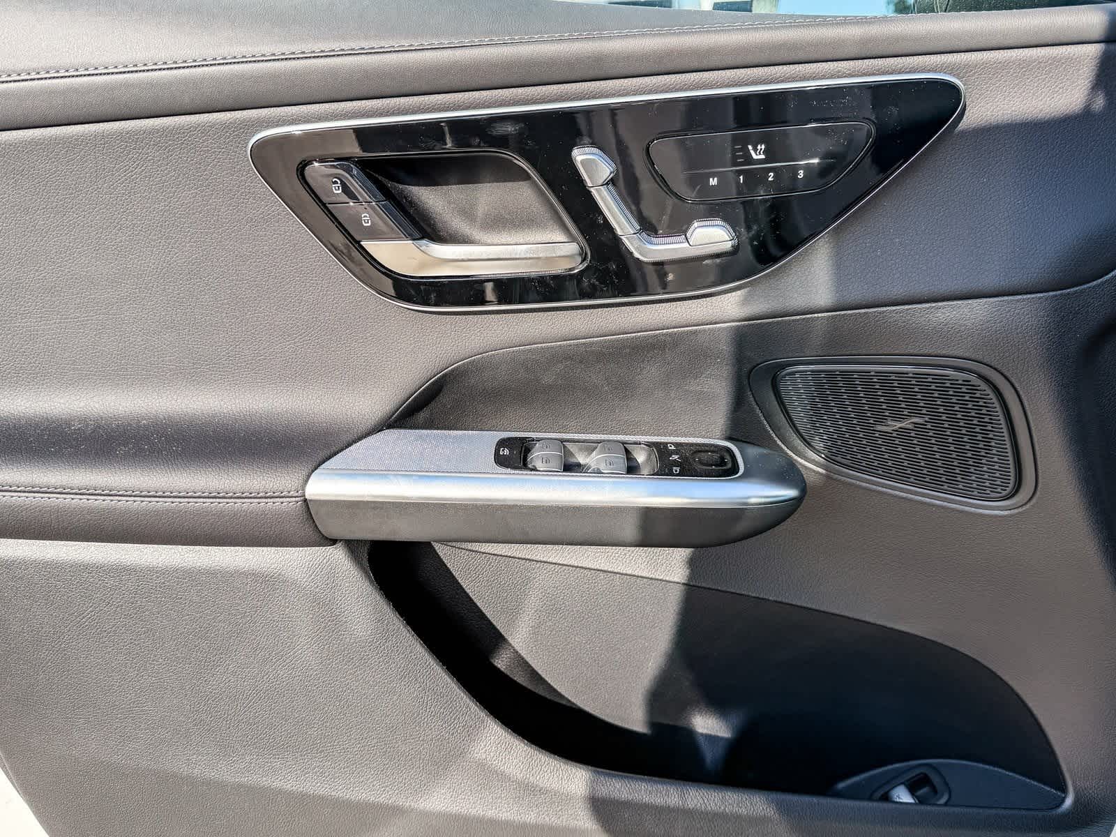 Thumbnail: 2025 Mercedes-Benz GLC - 23