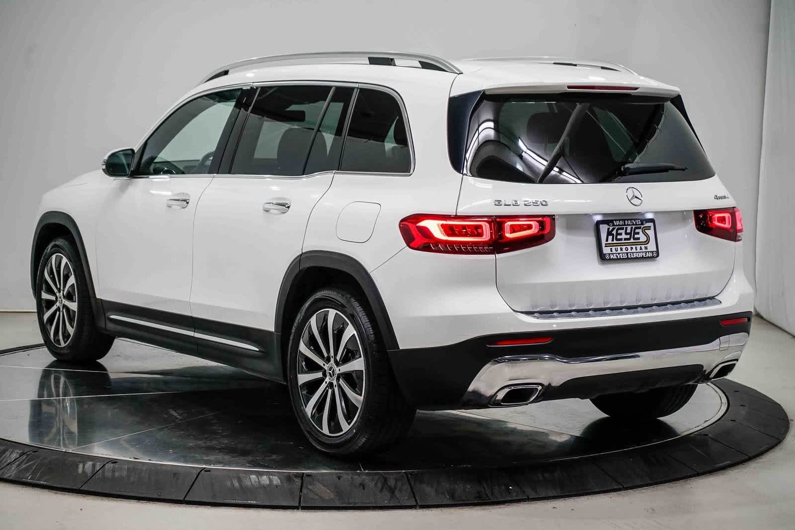 Thumbnail: 2021 Mercedes-Benz GLB - 2