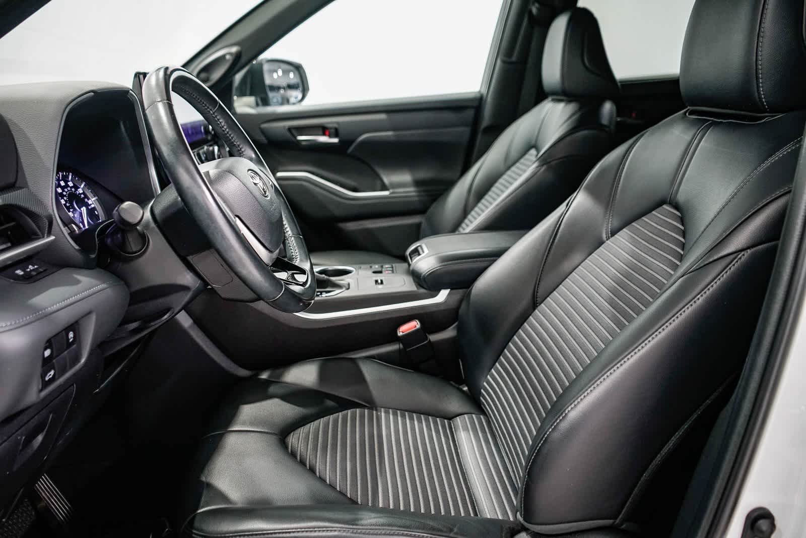 Thumbnail: 2023 Toyota Highlander - 18