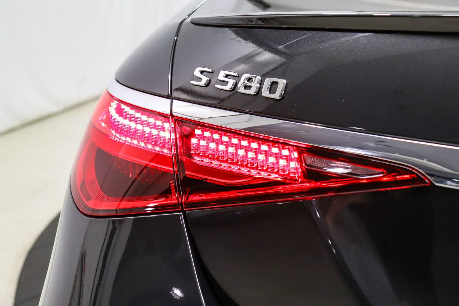 Thumbnail: 2025 Mercedes-Benz S-Class - 10