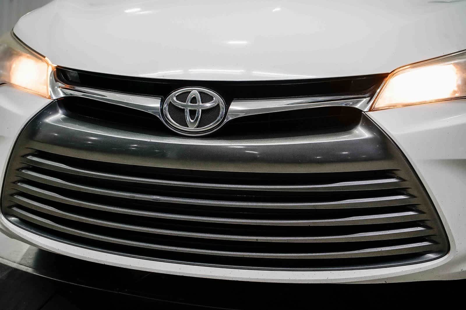 Thumbnail: 2017 Toyota Camry - 8