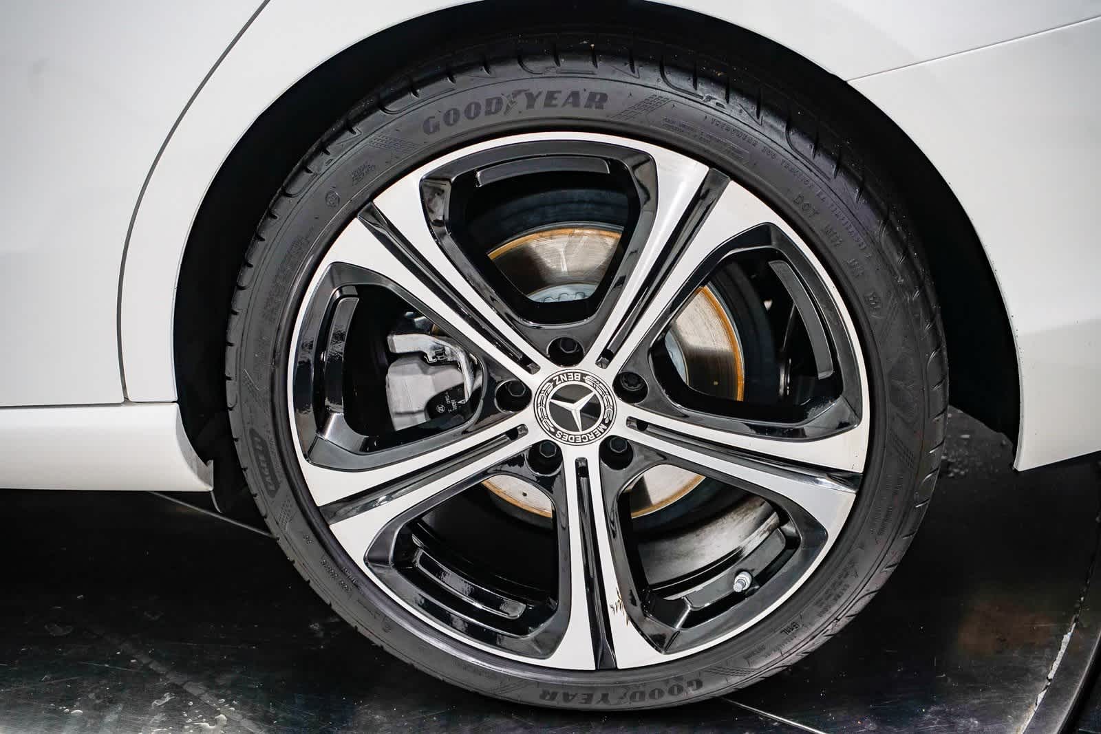 Thumbnail: 2025 Mercedes-Benz C-Class - 10