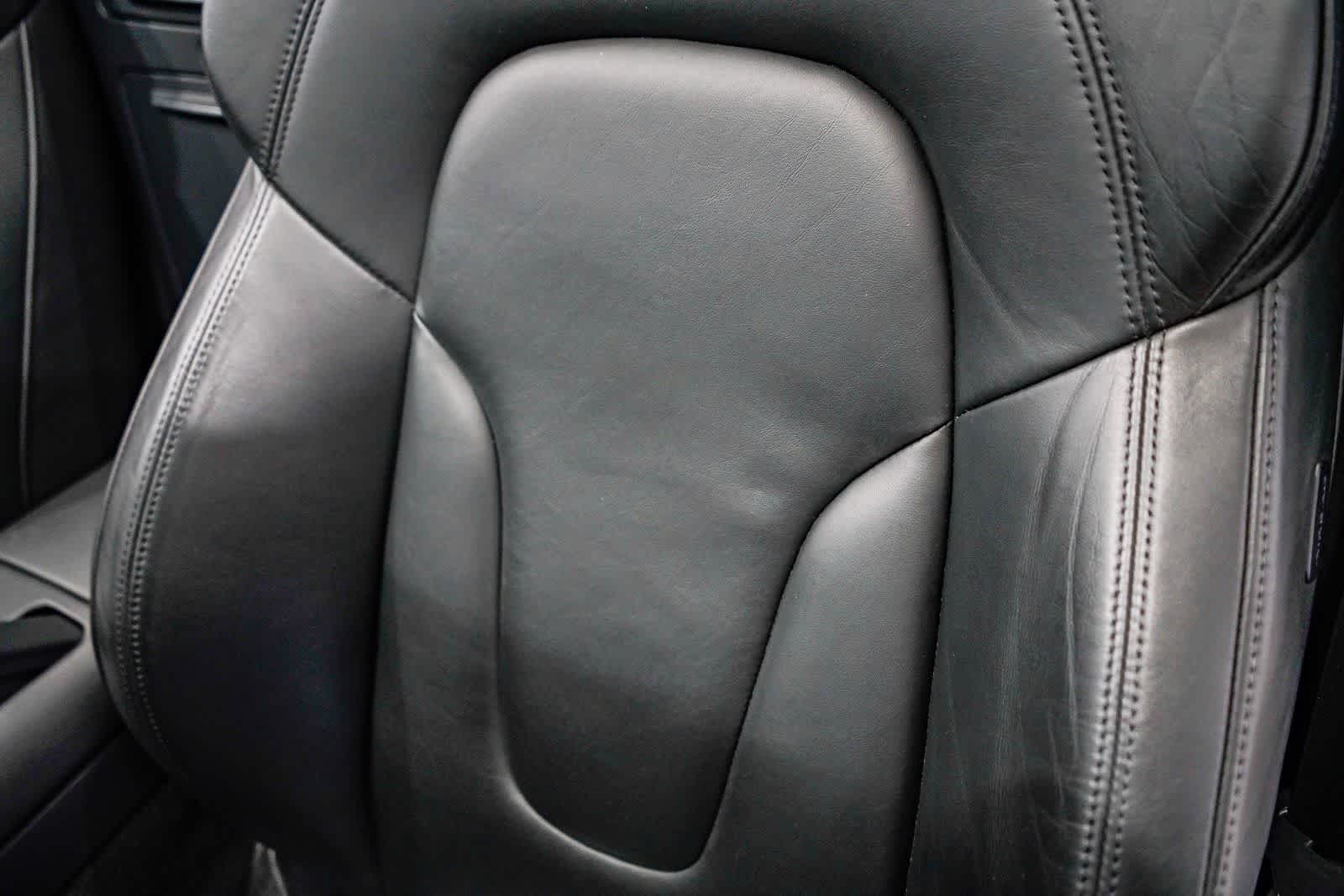 Thumbnail: 2011 Audi R8 - 36