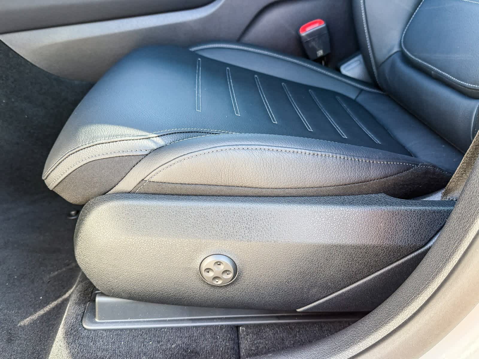 Thumbnail: 2025 Mercedes-Benz GLC - 22