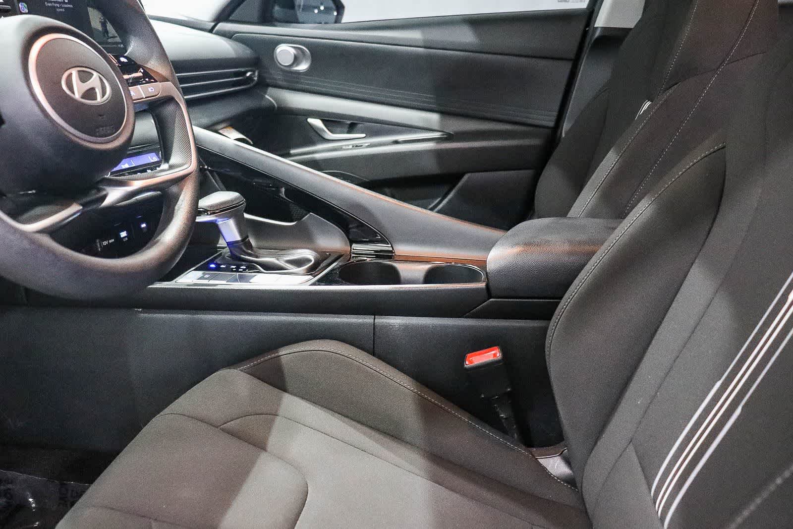 Thumbnail: 2025 Hyundai Elantra - 17