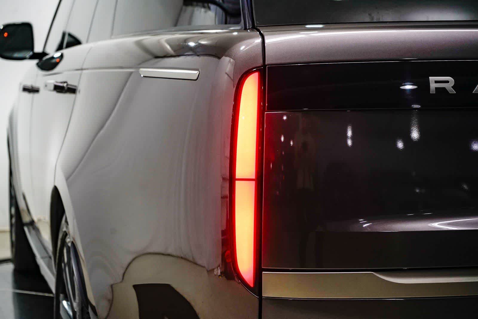 Thumbnail: 2023 Land Rover Range Rover - 9