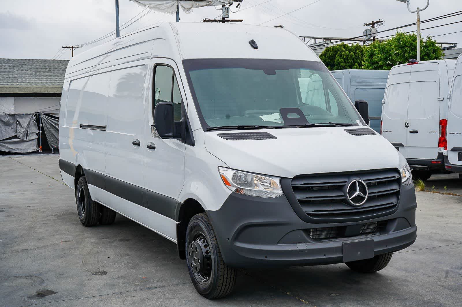 Thumbnail: 2026 Mercedes-Benz Sprinter - 3