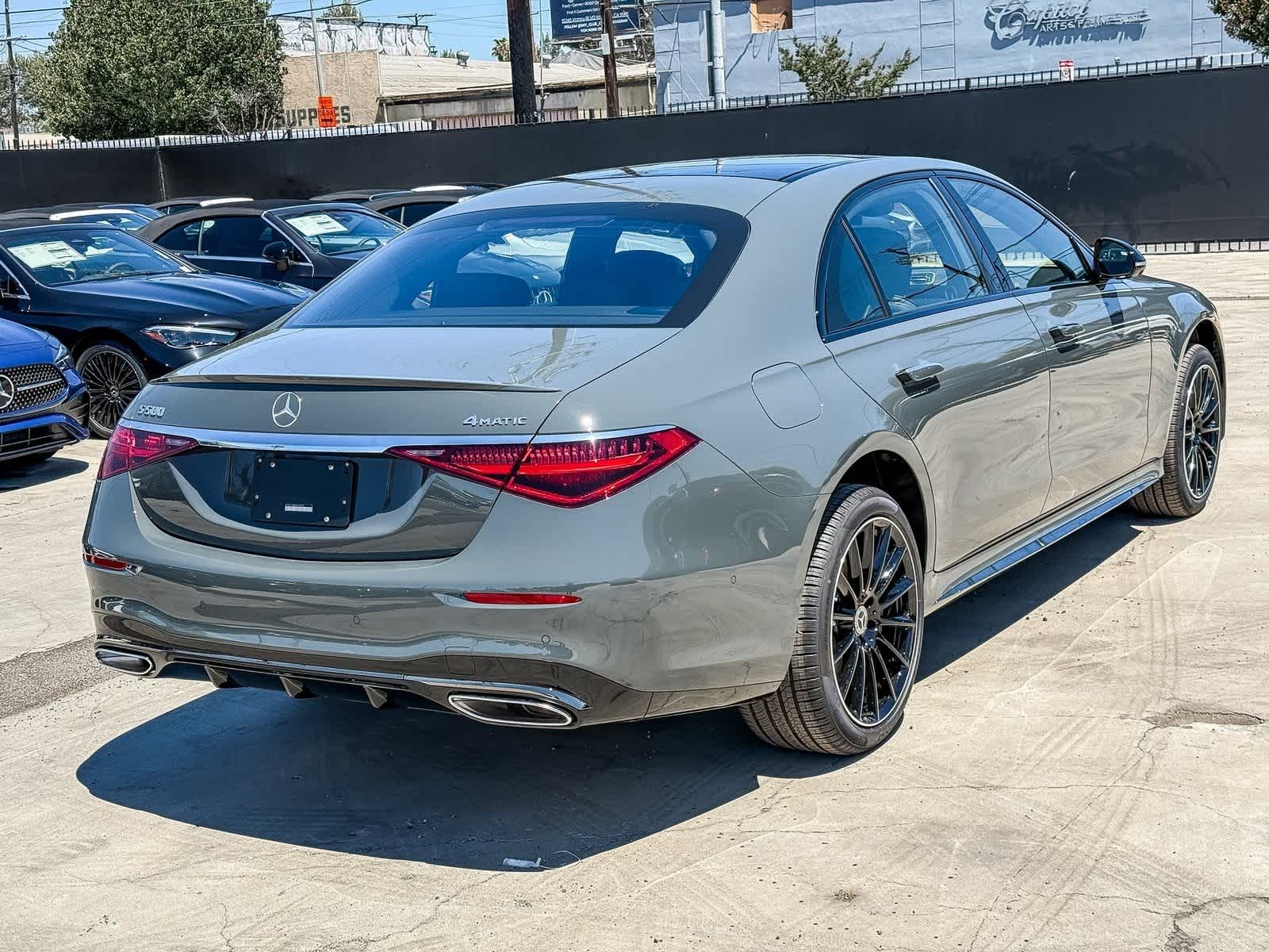 Thumbnail: 2025 Mercedes-Benz S-Class - 4