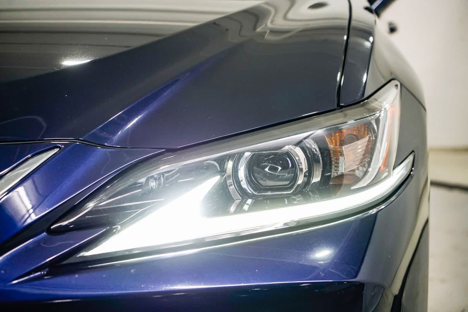 Thumbnail: 2022 Lexus ES - 7