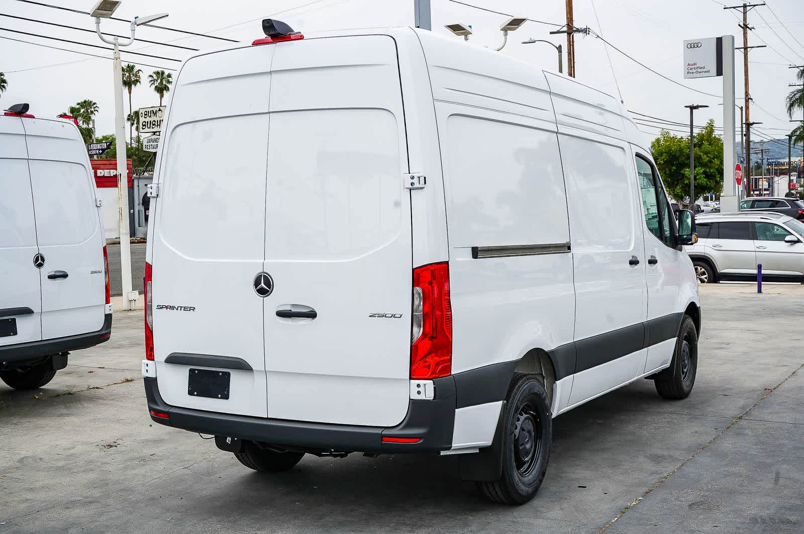 Thumbnail: 2026 Mercedes-Benz Sprinter - 4