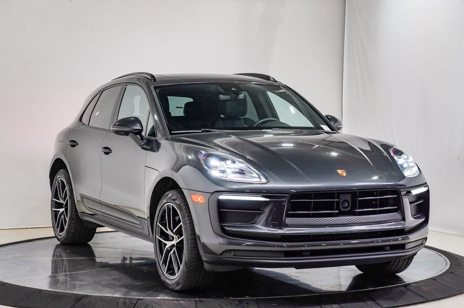 Thumbnail: 2023 Porsche Macan - 3