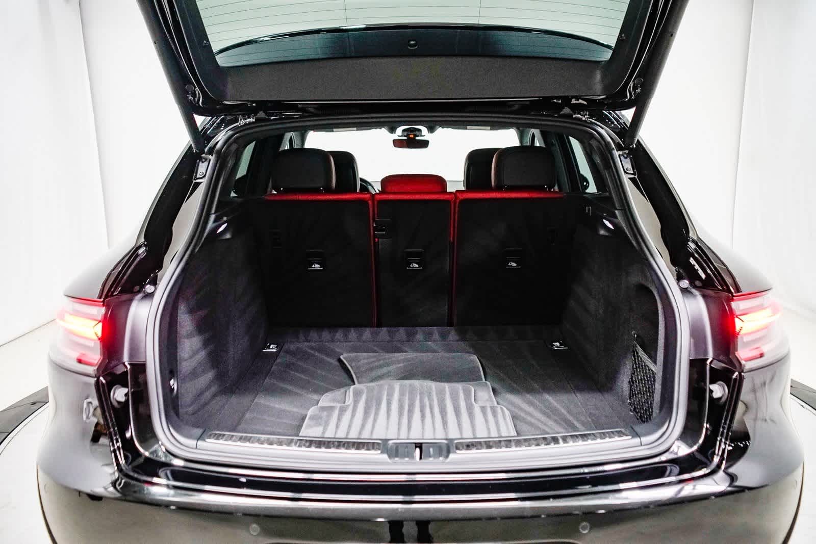 Thumbnail: 2020 Porsche Macan - 27