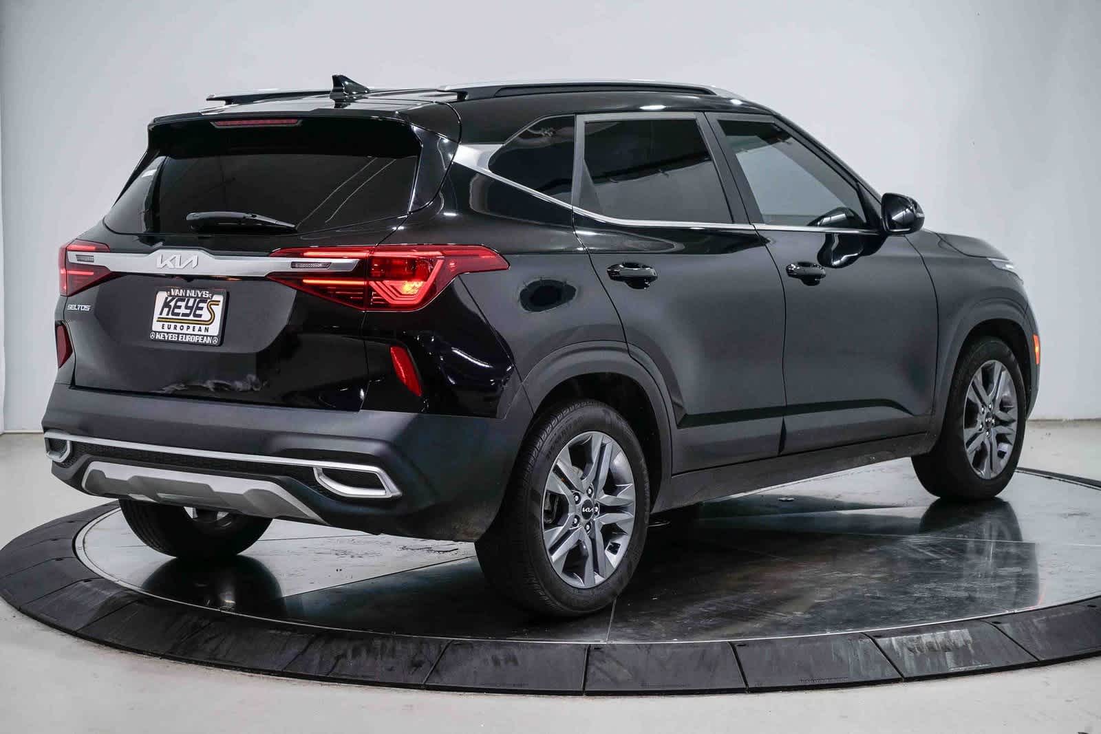 Thumbnail: 2023 Kia Seltos - 4