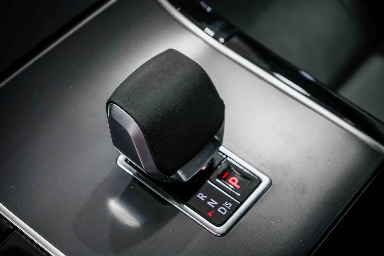 Thumbnail: 2024 Land Rover Range Rover Velar - 21