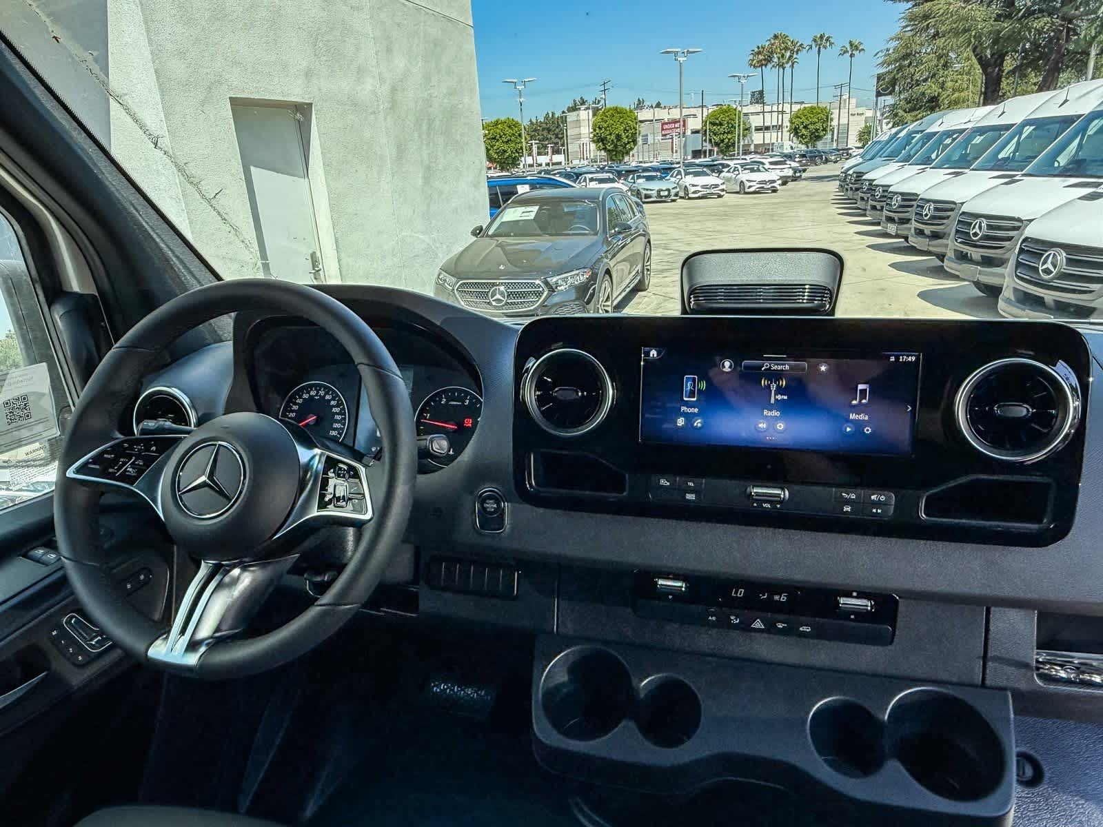 Thumbnail: 2025 Mercedes-Benz Sprinter - 14