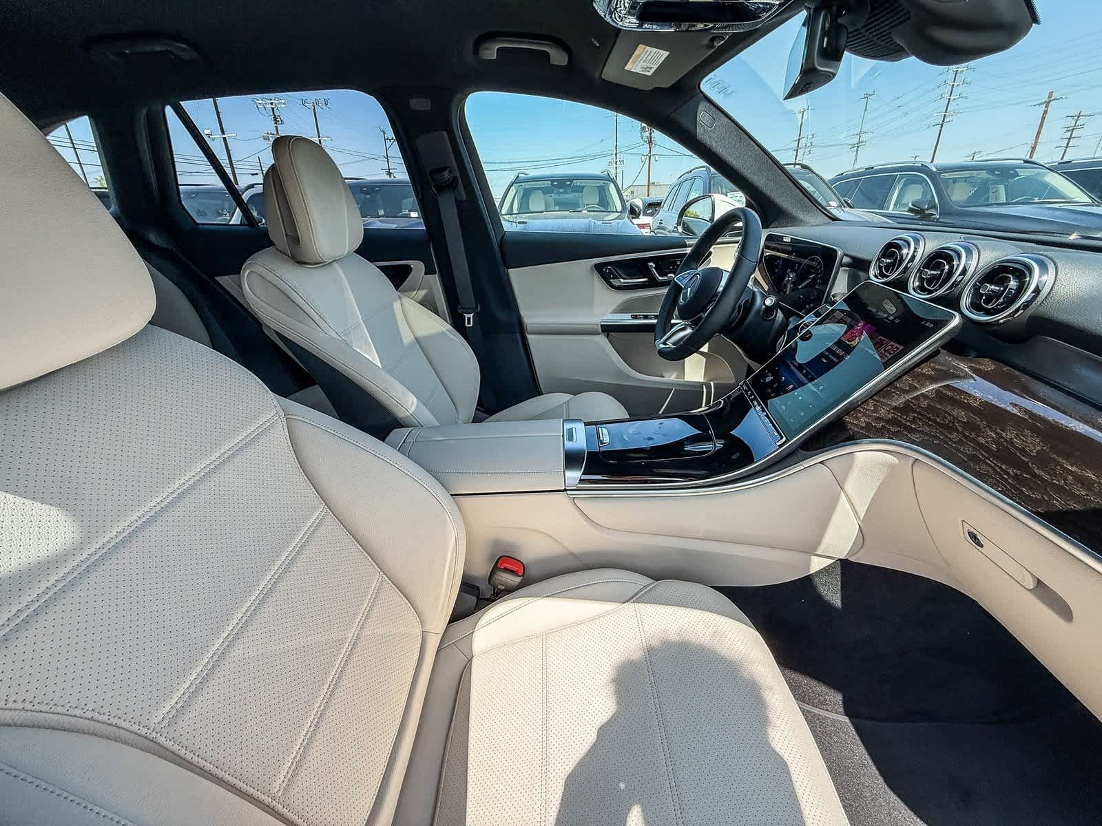 Thumbnail: 2025 Mercedes-Benz GLC - 17