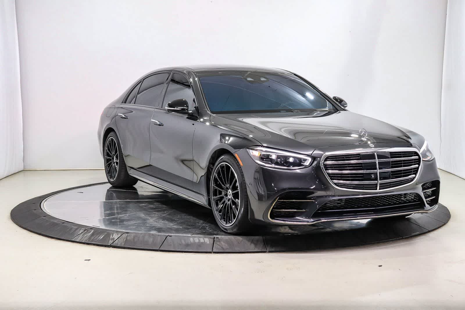 Thumbnail: 2025 Mercedes-Benz S-Class - 4