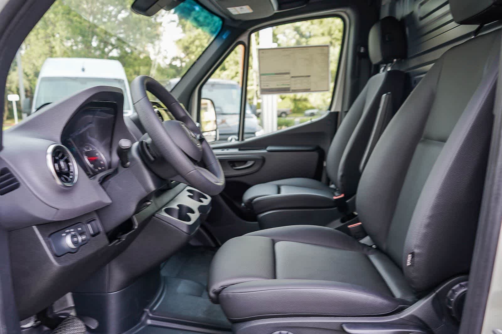 Thumbnail: 2026 Mercedes-Benz Sprinter - 20