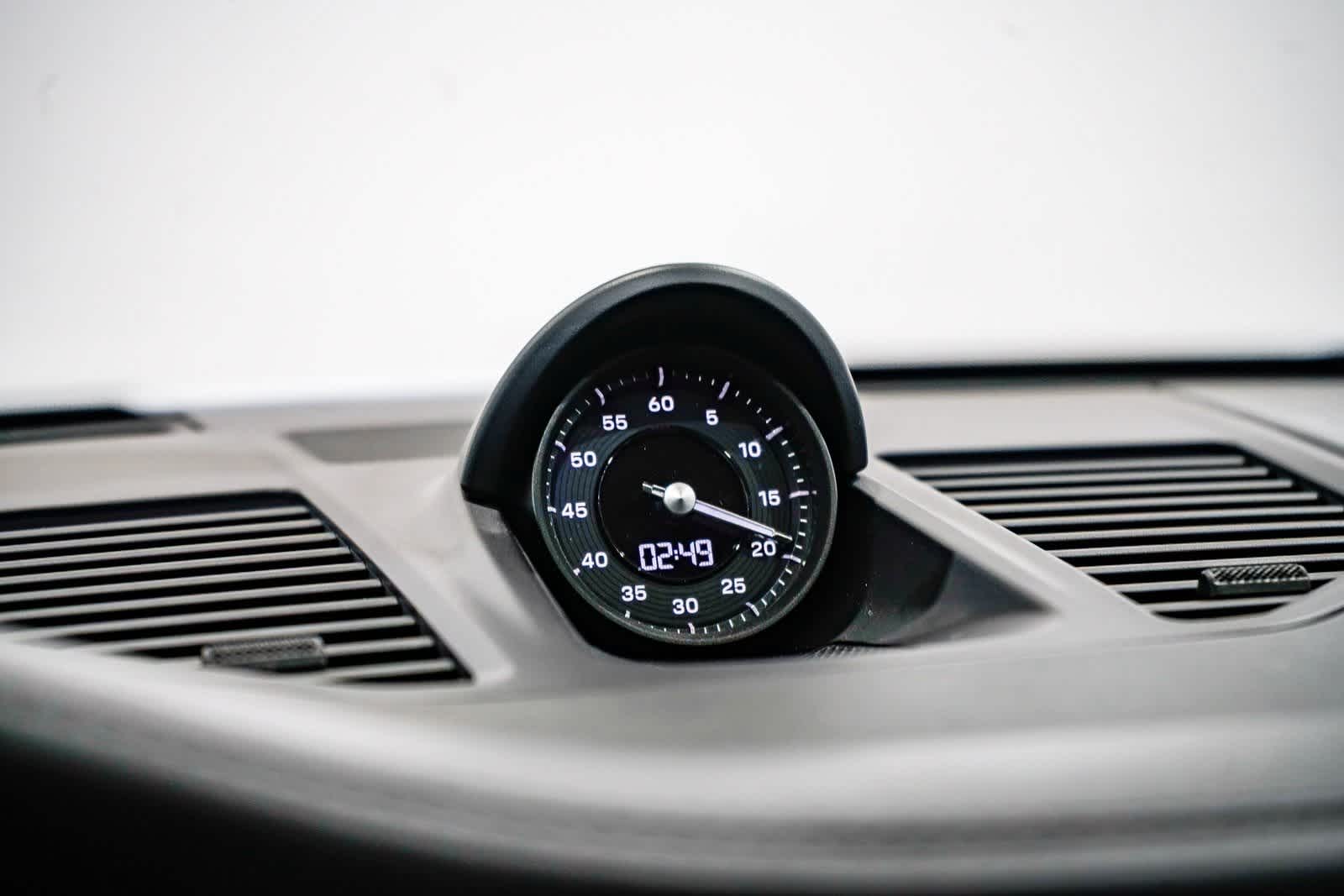 Thumbnail: 2022 Porsche 911 - 22