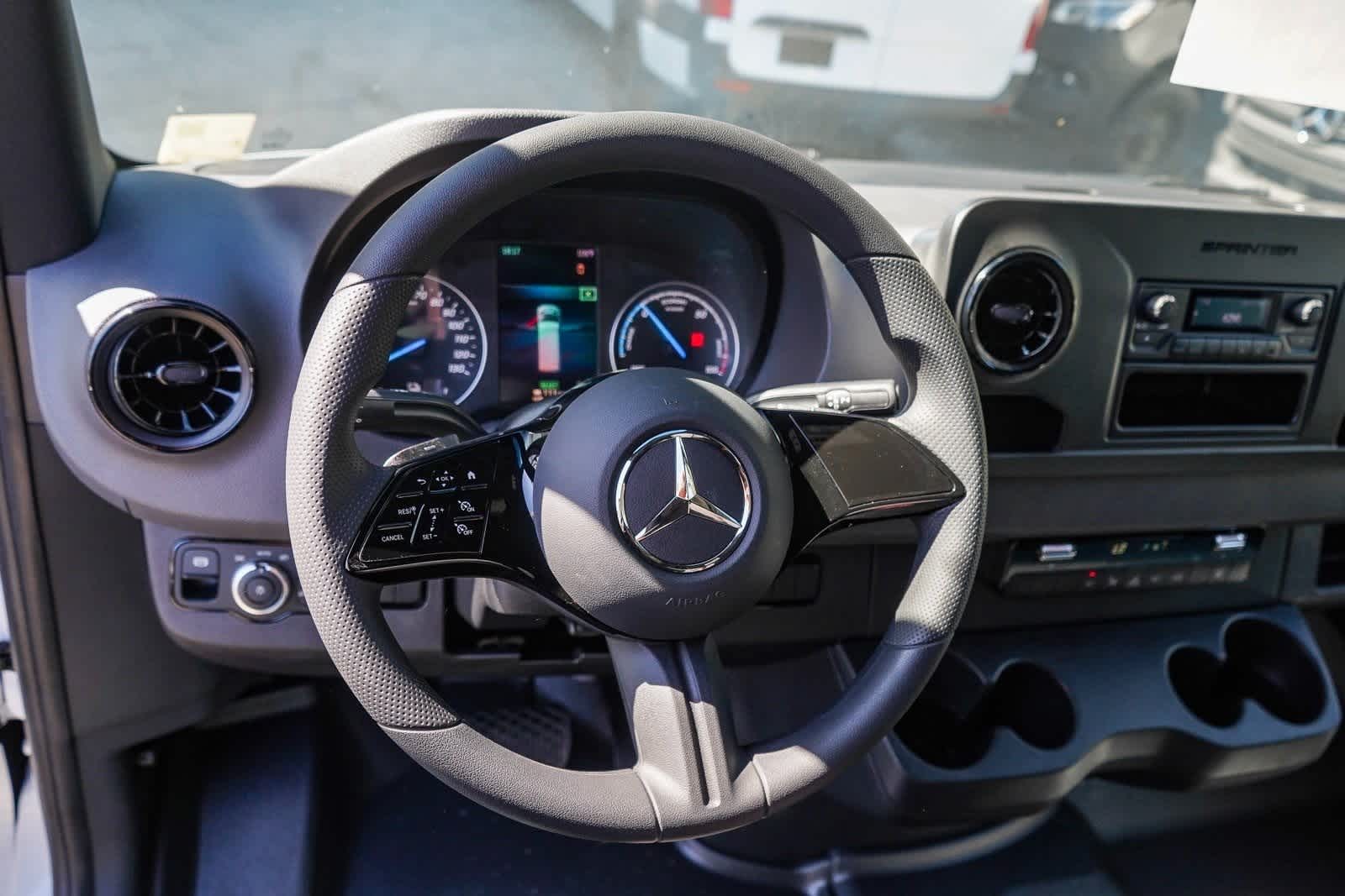 Thumbnail: 2024 Mercedes-Benz eSprinter - 16