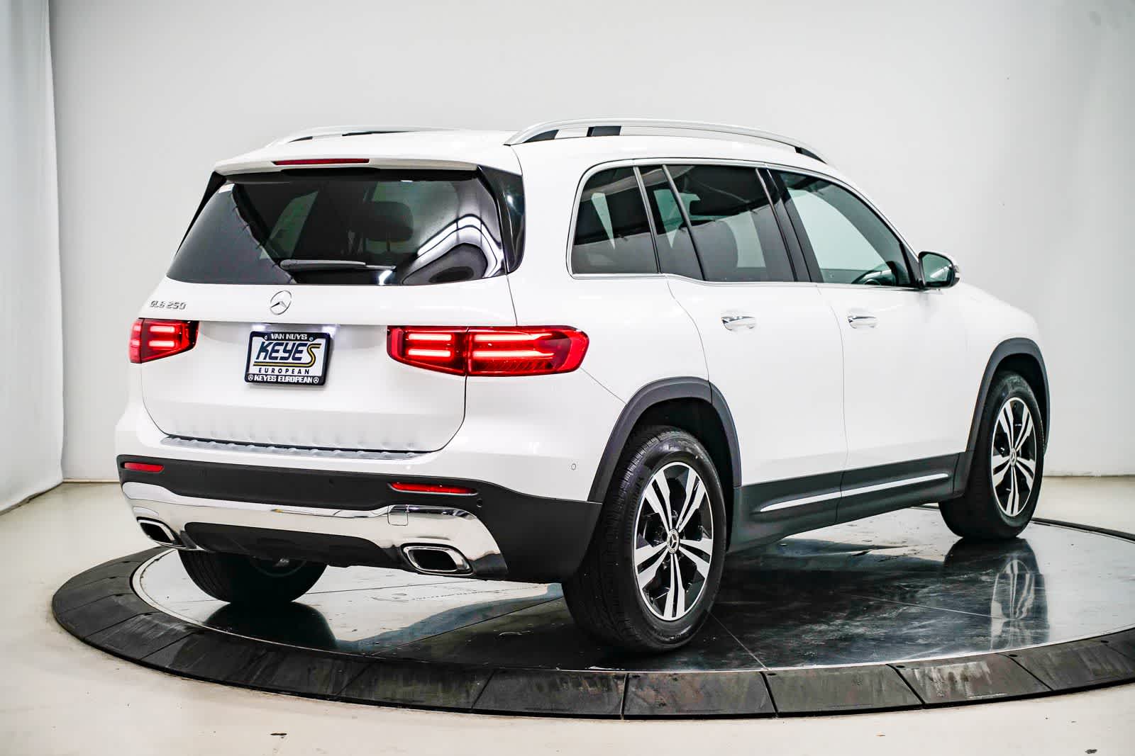 Thumbnail: 2026 Mercedes-Benz GLB - 4