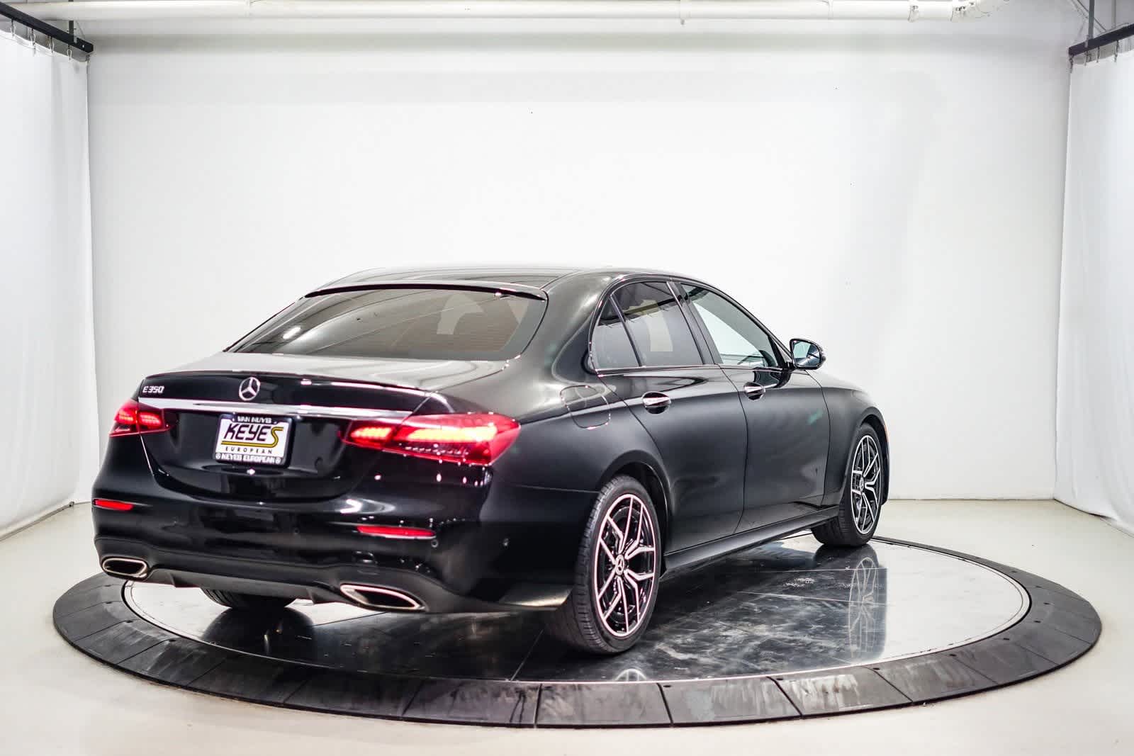 Thumbnail: 2022 Mercedes-Benz E-Class - 4