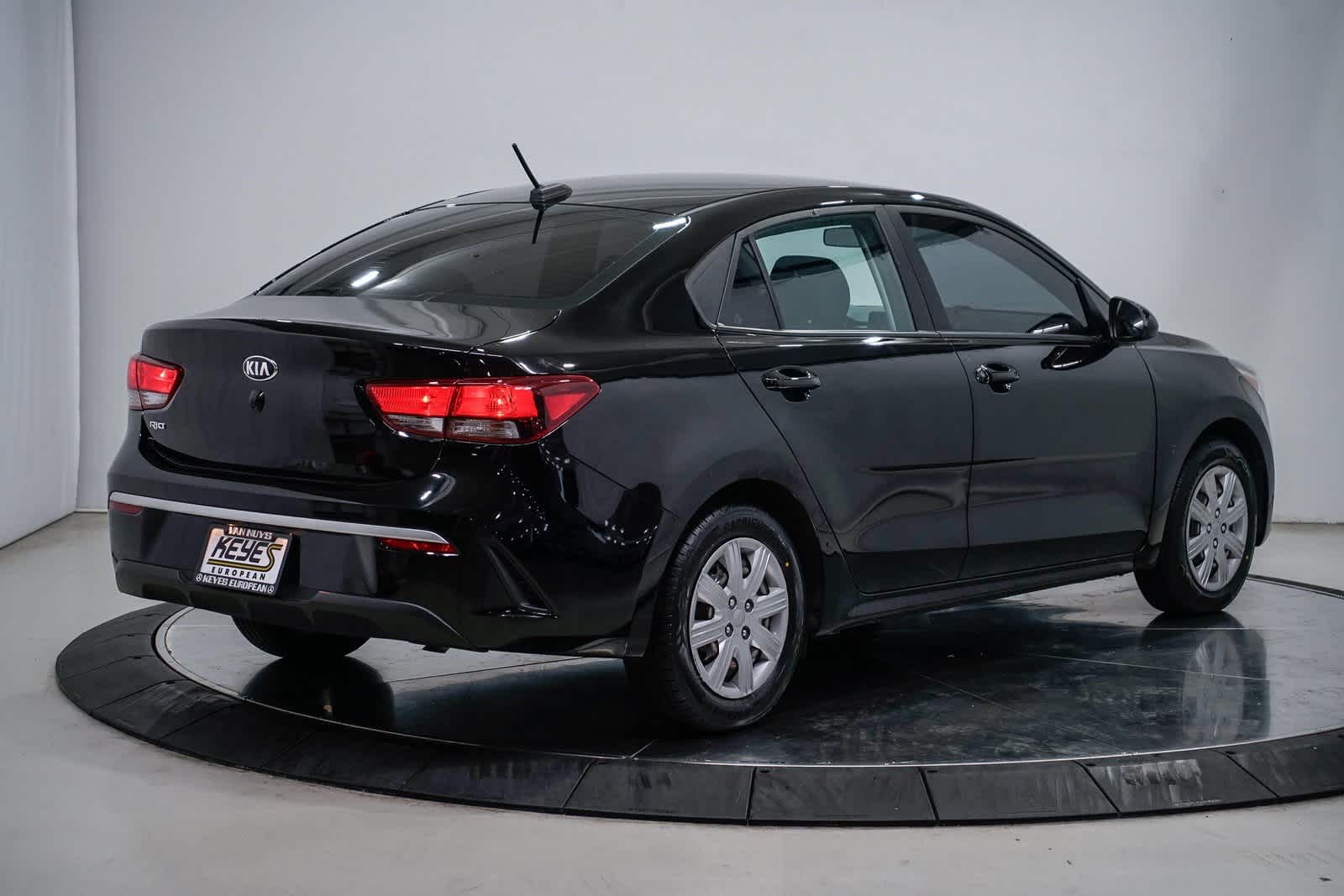 Thumbnail: 2021 Kia Rio - 4