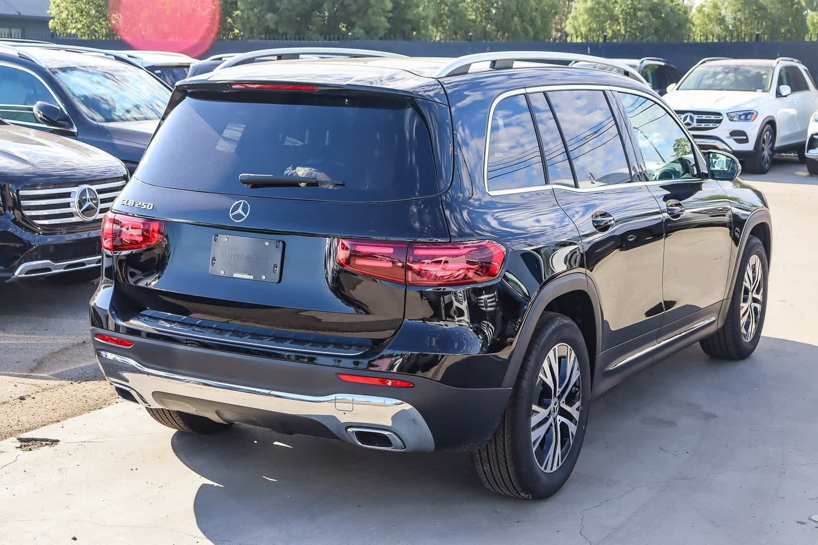 Thumbnail: 2026 Mercedes-Benz GLB - 4